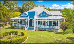 Heritage style home colour schemes Australia, heritage colours exterior Australia, heritage style home colour schemes NSW, modern heritage style home colour schemes, Queenslander style home colour schemes exterior, modern Queenslander colour schemes, best Queenslander exterior colour schemes, Dulux Queenslander style home colour schemes